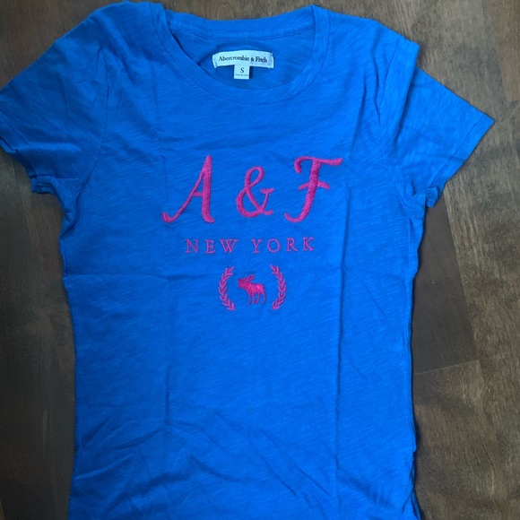 Abercrombie and Fitch soft blue tee shirt - Picture 2 of 2